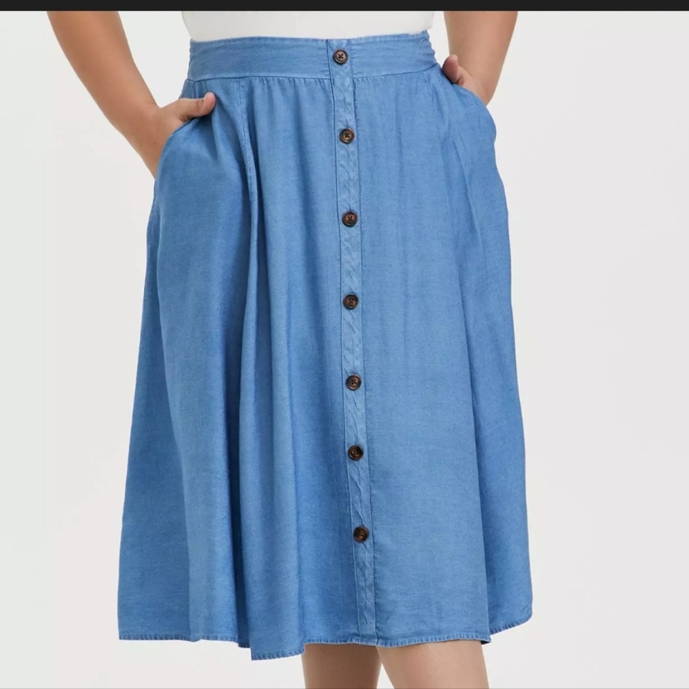 Torrid Sz 2 Midi Blue Skirt Partial Elastic Waist Button Accents 🍁 Fall Pretty